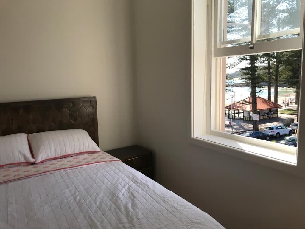 World famous beach location Manly — image 11