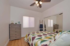 3 bedrooms, iron/ironing board, free WiFi, bed sheets - Montezuma Dark Sky Retreat, Near Sedona! (Lake Montezuma)
