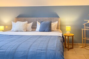 2 bedrooms, travel crib, WiFi