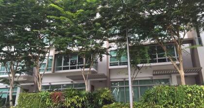 Orchard Rd - Big Master Room