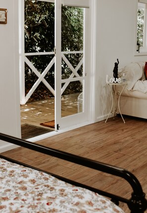 1 dormitori, planxa i posts de planxar, wifi i roba de llit 