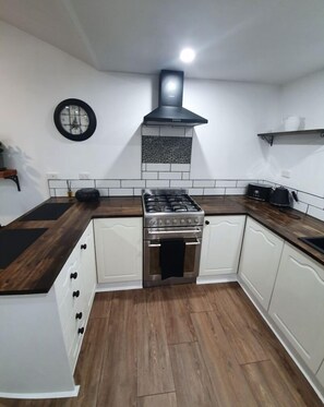 Frigorífic, microones, forn i placa de cuina 