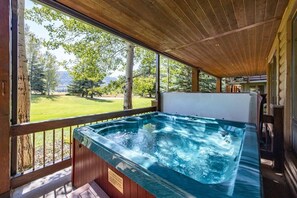 Bain à remous extérieur