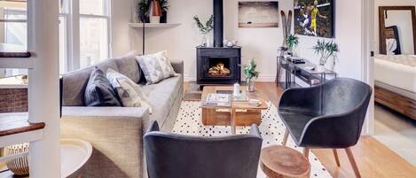 电视、壁炉、办公室