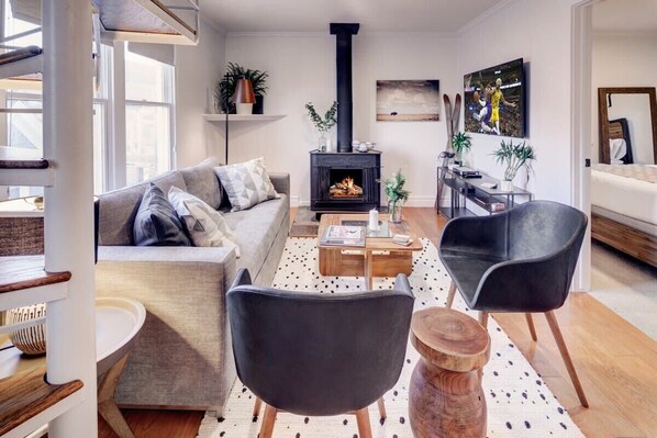 Téléviseur, foyer, bureau