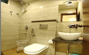 Shower, free toiletries