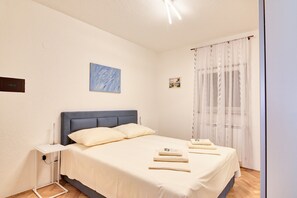 3 bedrooms, iron/ironing board, internet, bed sheets - Apartment Jozo, (16407), Pula, hr (Pula)