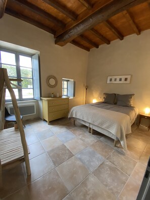 2 chambres, fer et planche Ă repasser, Wi-Fi gratuit, draps fournis