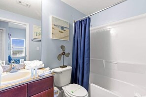 Kylpyamme, hiustenkuivaaja, pyyhkeet