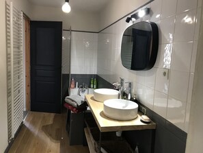Badewanne, Haartrockner
