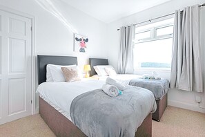 House | 4 bedrooms, free WiFi - Abertawe Liberty Stadium (Swansea)
