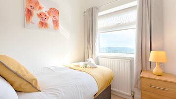 House | 4 bedrooms, free WiFi