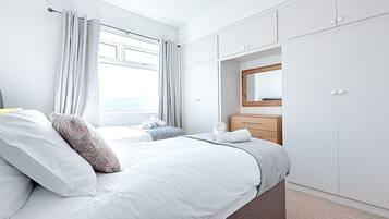 House | 4 bedrooms, free WiFi