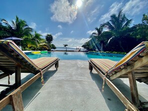 Outdoor pool - Gold Standard: Private Home, Infinity Pool on the Beach & Reef View (San Pedro Town)