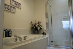 Combined shower/bathtub, hair dryer, soap, toilet paper - Welcome to Bayville Escape - Light-Filled  Beautiful.  4  Bedroom Beach House. (Selbyville)