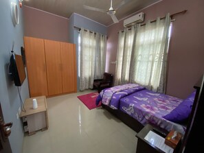 Deluxe Double Room | View from room - Bays Boutique Apartment (Accra)