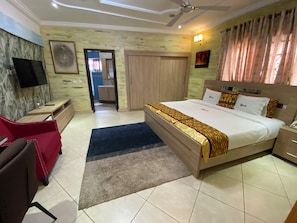 Premium bedding, down duvets, individually decorated - Bays Boutique Apartment (Accra)