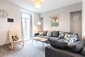 House | Living area | Flat-screen TV - Spacious Sydney (Swansea)