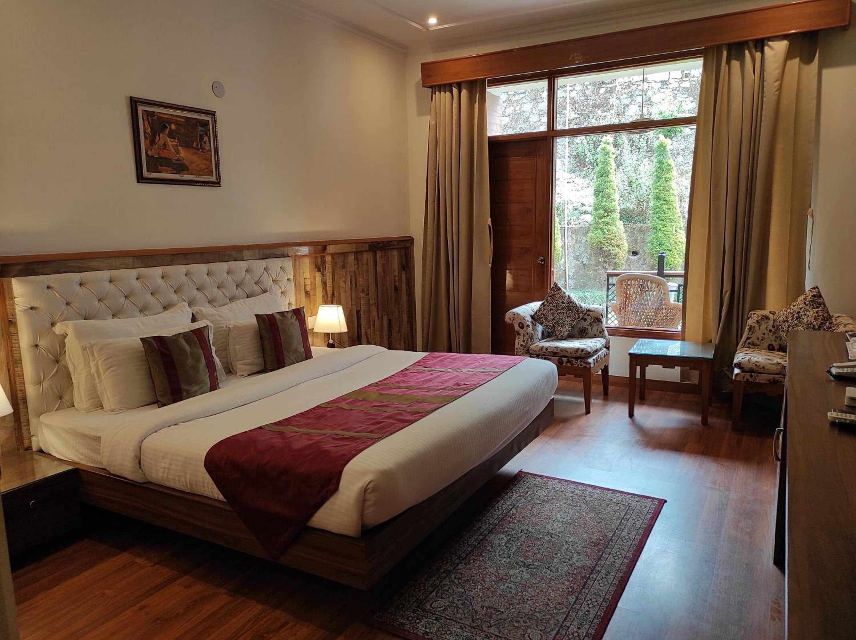 Premium bedding, memory-foam beds, in-room safe, soundproofing