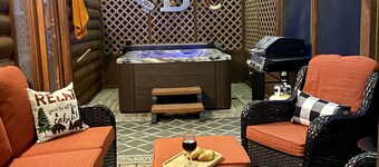 Gorgeous cabin with hot tub 15 minutes from downtown Gatlinburg and Pigeon Forge