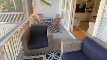 Smart TV, books, stereo