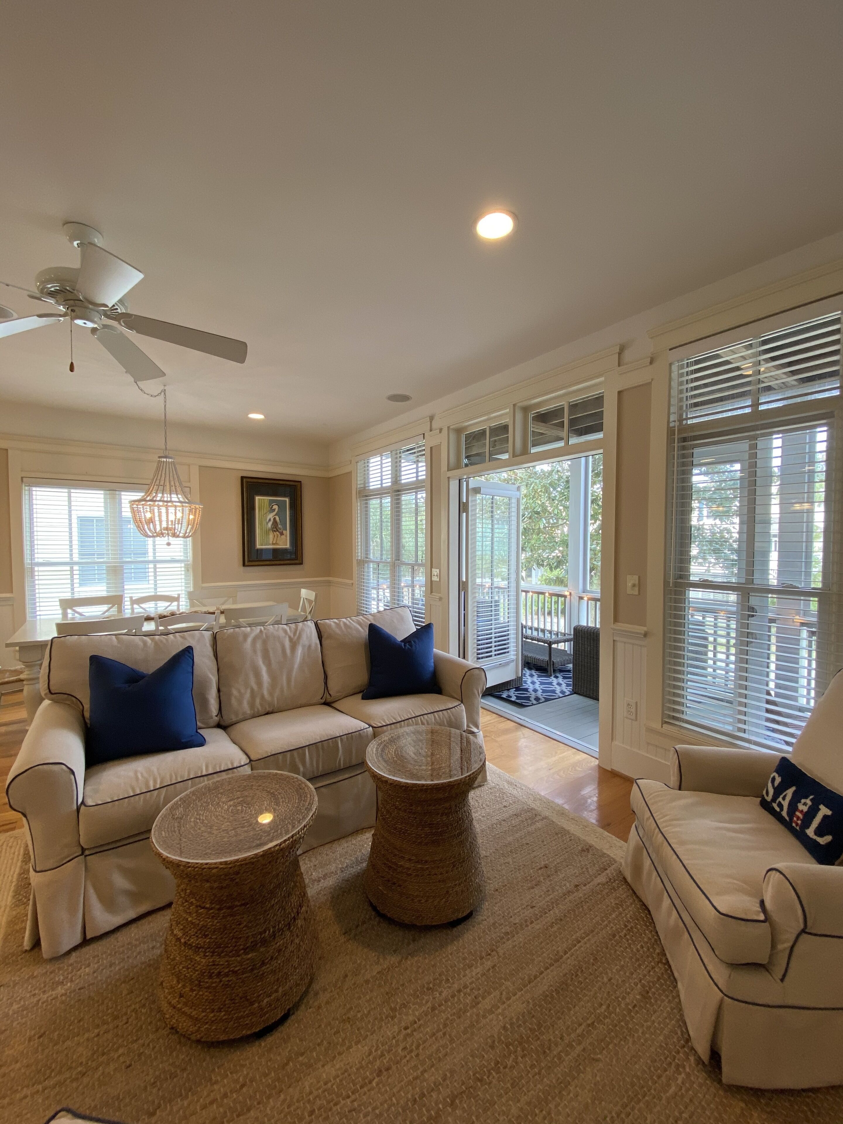 Smart TV, books, stereo