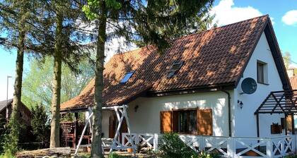 Comfortable all-year-round house with garden next to Śniardwy Lake beach.