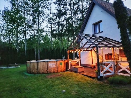 Comfortable all-year-round house with garden next to Śniardwy Lake beach.