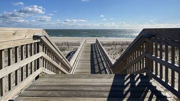 Beach nearby, sun-loungers, beach towels