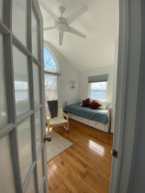 4 chambres, lit parapluie, Wi-Fi, draps fournis