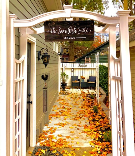 Beautiful Private Spacious Suite Downtown Franklin