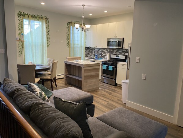 Interior - Enjoy a discreet and comfortable stay in Ridgewood, Queens. (Queens)