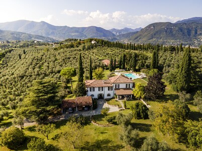 PODERI LA ROCCHETTA Unique Estate on Lake Garda
