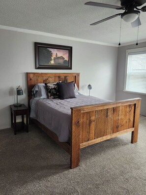 3 slaapkamers, een strijkplank/strijkijzer, reisbedje, gratis wifi