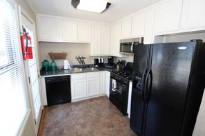 Refrigerador, microondas, parrilla de estufa y lavavajillas