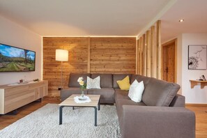 Fernseher, Tischtennisplatte