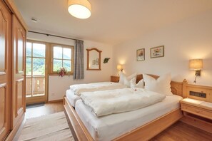 1 bedroom, internet, bed sheets - (06) Comfort vacation apartment with south-east-facing balcony, approx. 67 sqm (Reit im Winkl)