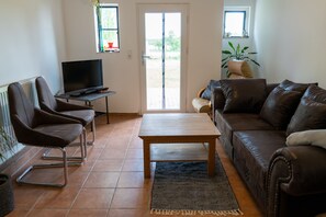 TV, books, stereo - Eldehof, Oldag family (Wredenhagen)