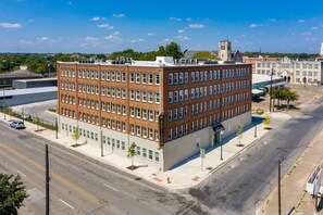 Exterior - Apt 405 · Stunning Apartment with Waco Downtown View (Waco)