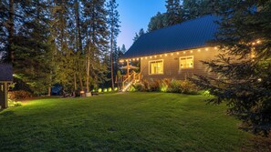 Exterior - Riverfront Chalet near Lakes, Mountains & Leavenworth! (Leavenworth)