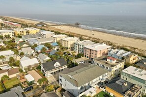 Beach nearby - Sandy Feet Retreat 2bd/2ba Condo 500ft from Beach (Tybee Island)