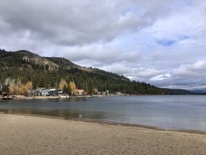 Enjoy serene lakeside views and a tranquil atmosphere.