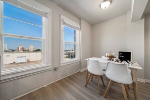 Dining - Trendy Downtown Waco Apartment With Great View (Waco)