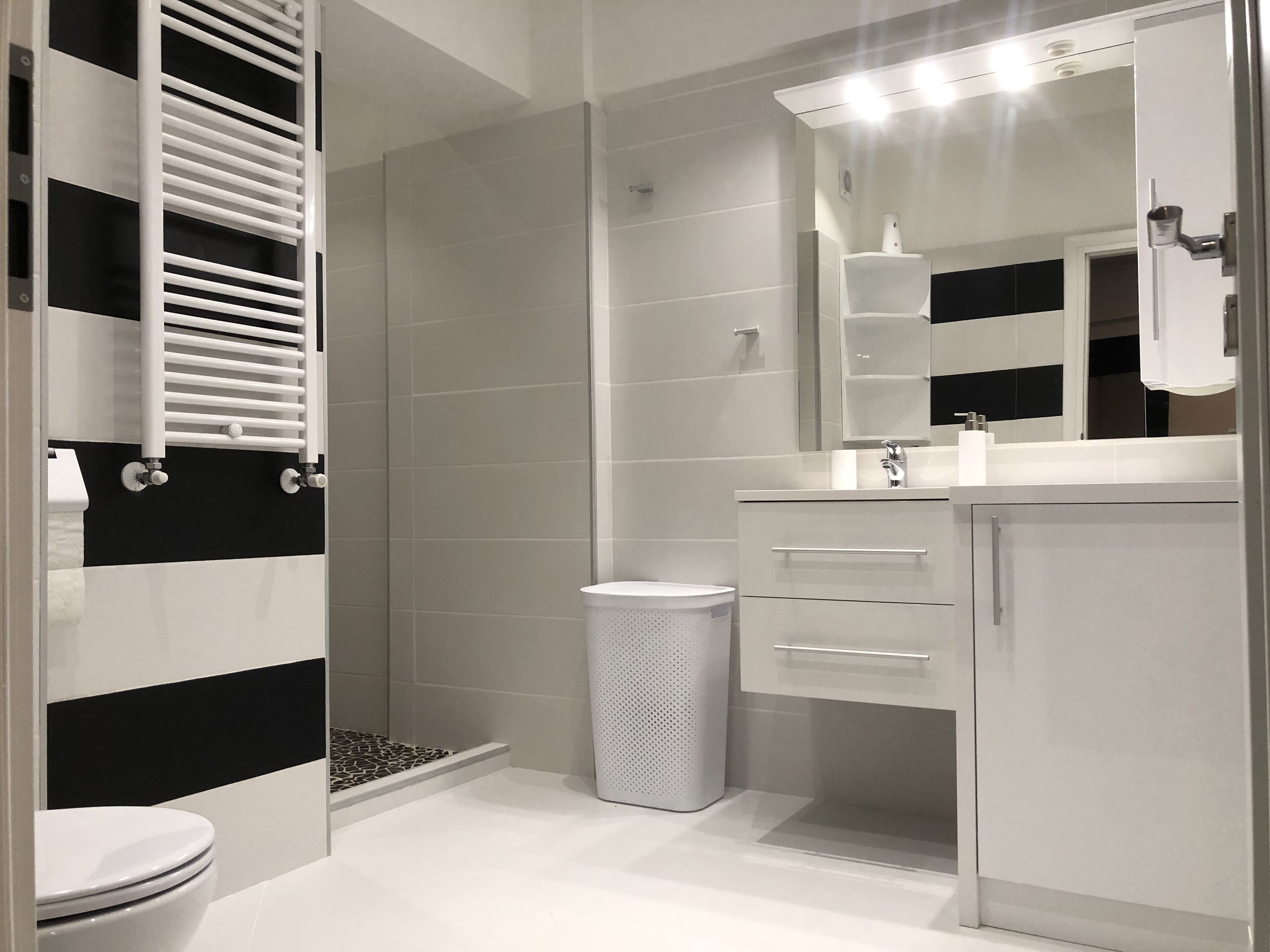 Signature Apartment | Bathroom