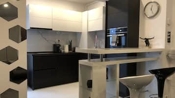 Apartamento com design assinado | Área de estar | TV LED 55 polegadas com canais a cabo, TV, Netflix
