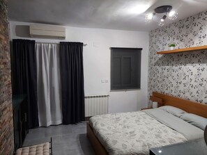 2 chambres, fer et planche à repasser, Wi-Fi gratuit, draps fournis