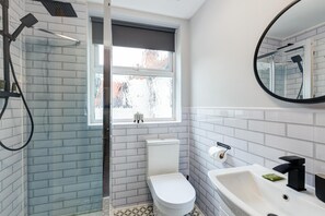 Douche, serviettes fournies