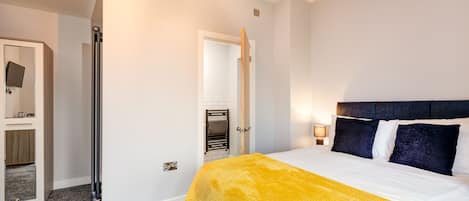 Double Room | Premium bedding, Select Comfort beds, soundproofing, iron/ironing board