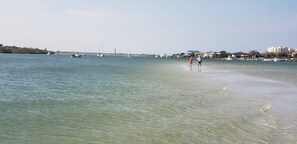 Beach nearby, sun-loungers, beach towels