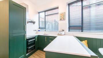 Leilighet – superior | Eget kjøkken | Kjøleskap, mikrobølgeovn, ovn og kokeplater